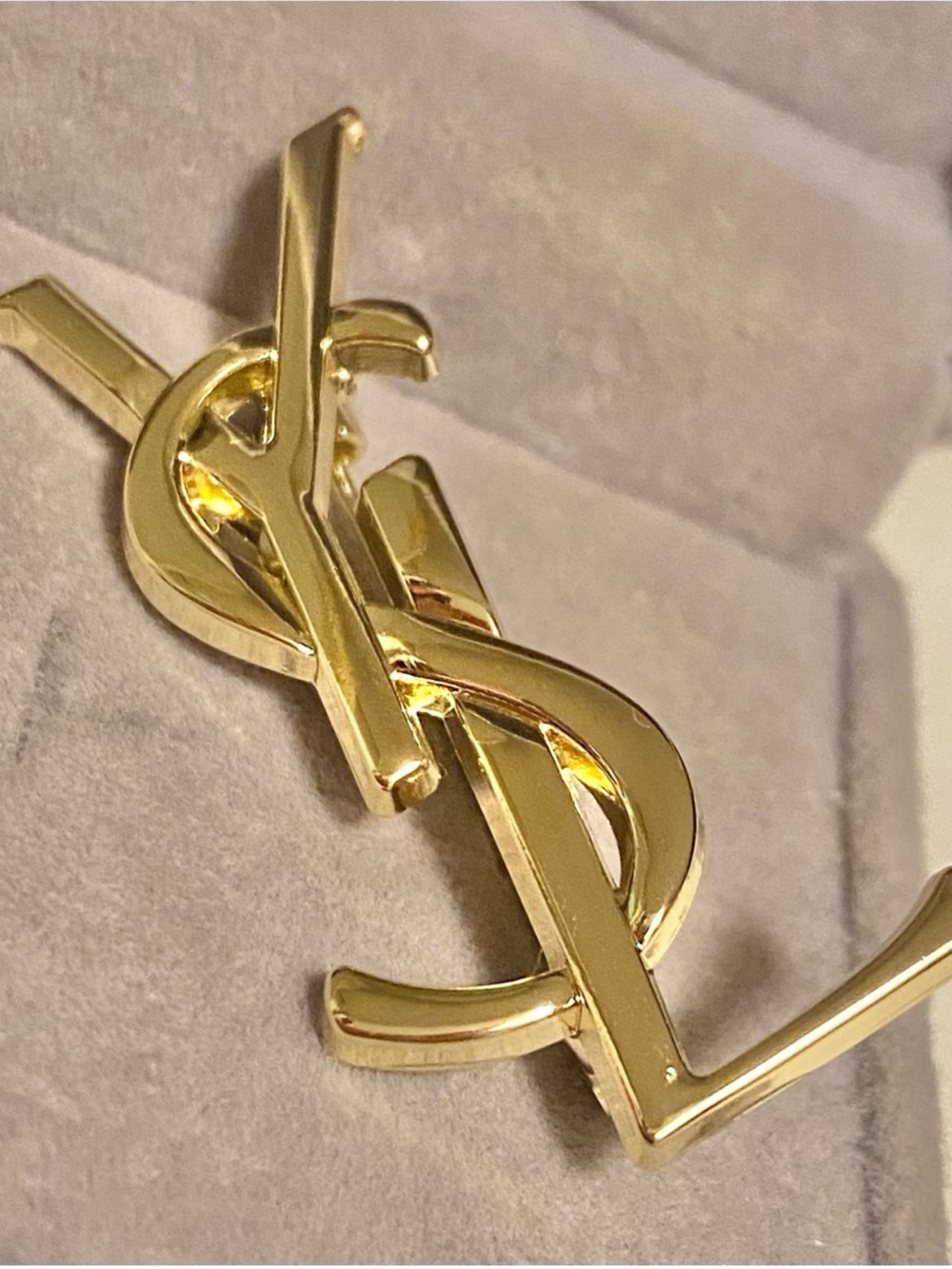 Yves Saint Laurent Bright Gold Monogram Brooch Unisex Small - Picture 2 of 3